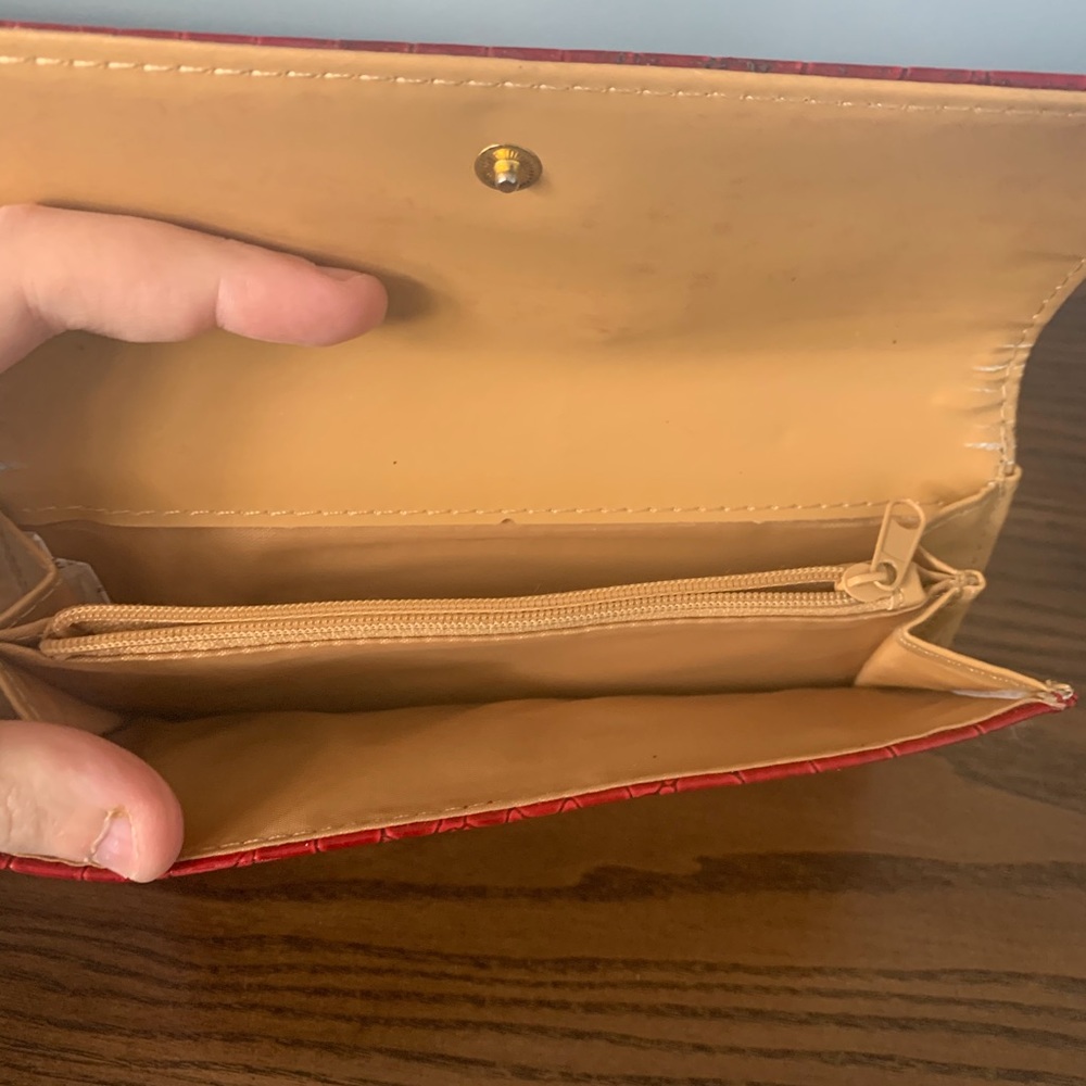 Beautiful Red Wallet - Picture 4 of 4